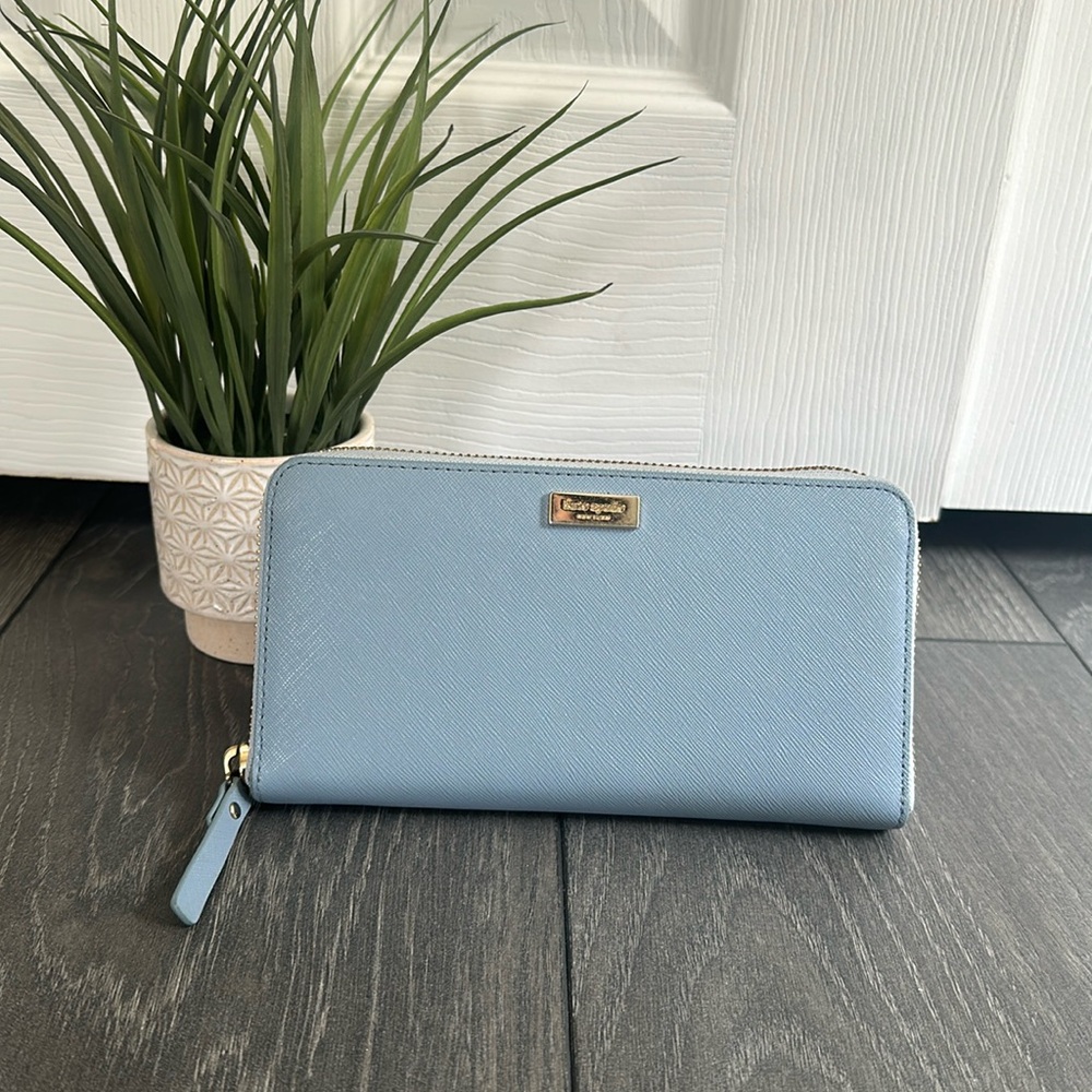 Woman’s Kate spade wallet- see pics for wear